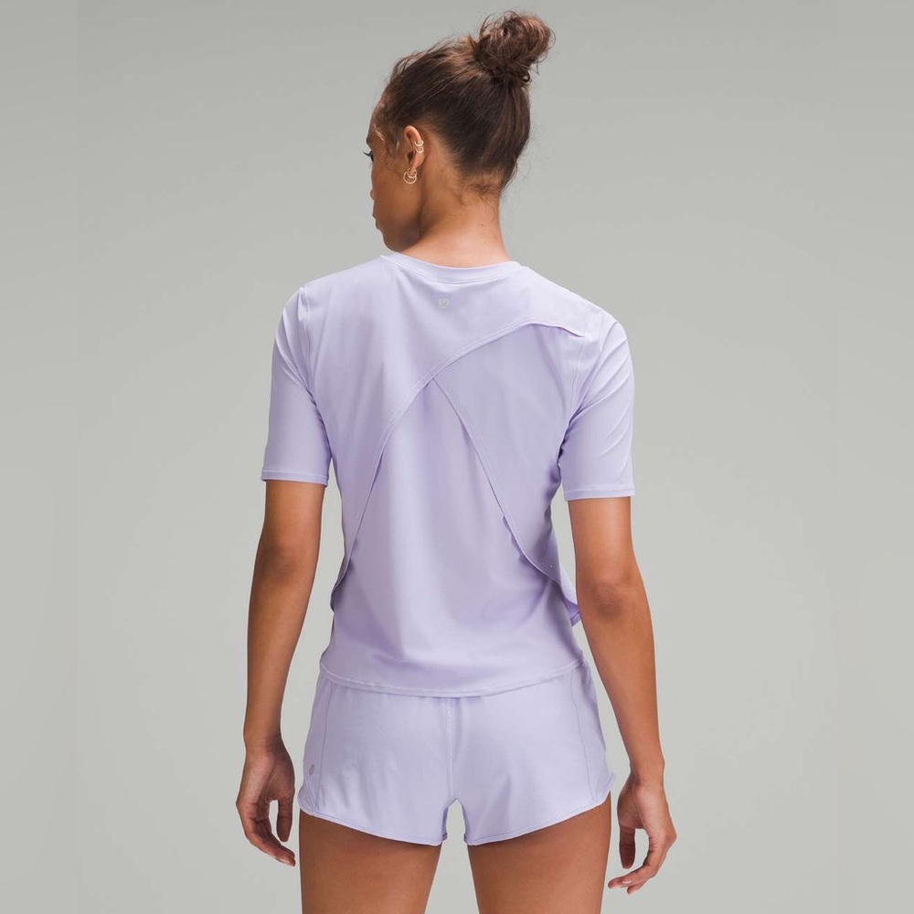 D - Lululemon UV Protection Fold-Over Running T-Shirt
Lilac Smoke